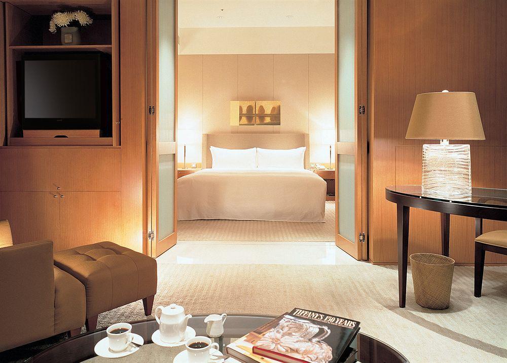 Ambassador Hotel Hsinchu חדר תמונה A suite at the Mandarin Oriental, Hong Kong