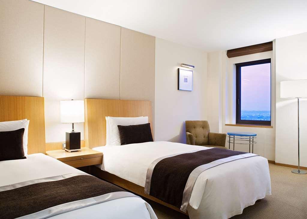 Ambassador Hotel Hsinchu חדר תמונה A room at the hotel